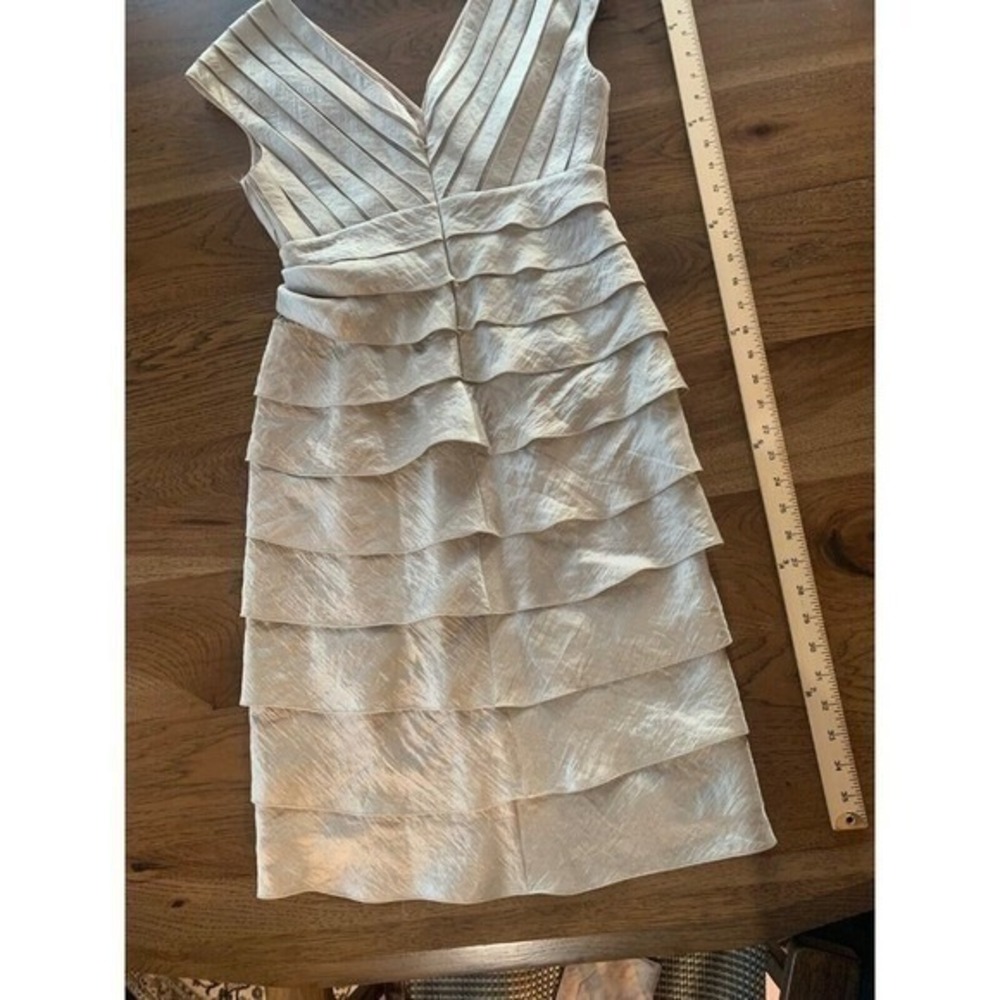 ADRIANNA PAPELL LADIES BEAUTIFUL CASCADING LAYERED SHEATH DRESS - SIZE 4 - Picture 5 of 14
